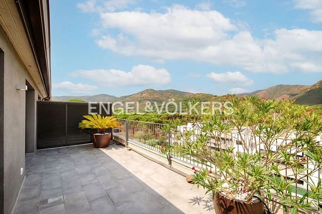 2 soveværelse Penthouse til salg i El Port de la Selva med swimmingpool garage - € 640.000 (Ref: 9546991)