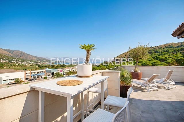 2 soveværelse Penthouse til salg i El Port de la Selva med swimmingpool garage - € 640.000 (Ref: 9546991)