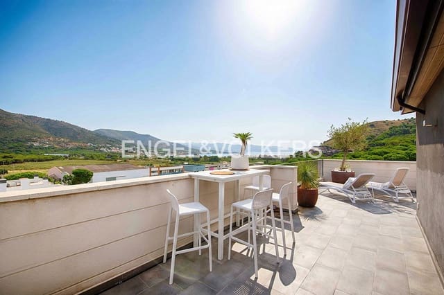 2 soveværelse Penthouse til salg i El Port de la Selva med swimmingpool garage - € 640.000 (Ref: 9546991)