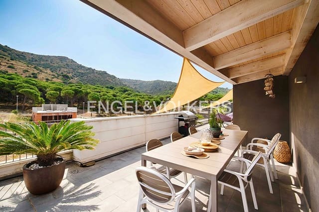 2 soveværelse Penthouse til salg i El Port de la Selva med swimmingpool garage - € 640.000 (Ref: 9546991)