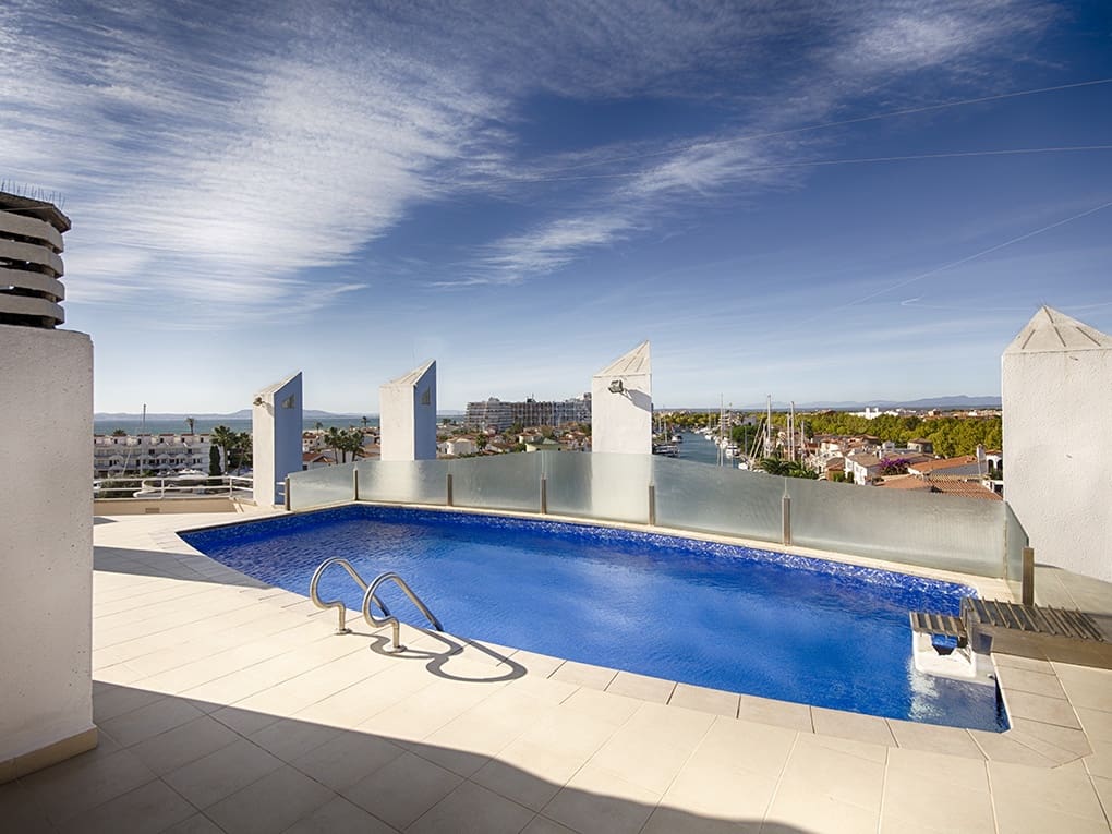 2 chambre Appartement à vendre à Empuriabrava avec piscine - 279 000 € (Ref: 9550307)