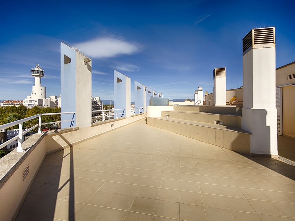 2 chambre Appartement à vendre à Empuriabrava avec piscine - 279 000 € (Ref: 9550307)