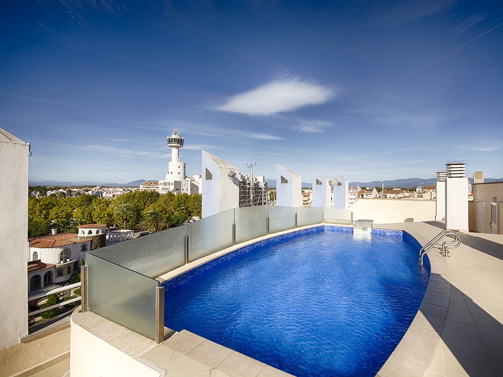 2 chambre Appartement à vendre à Empuriabrava avec piscine - 279 000 € (Ref: 9550307)