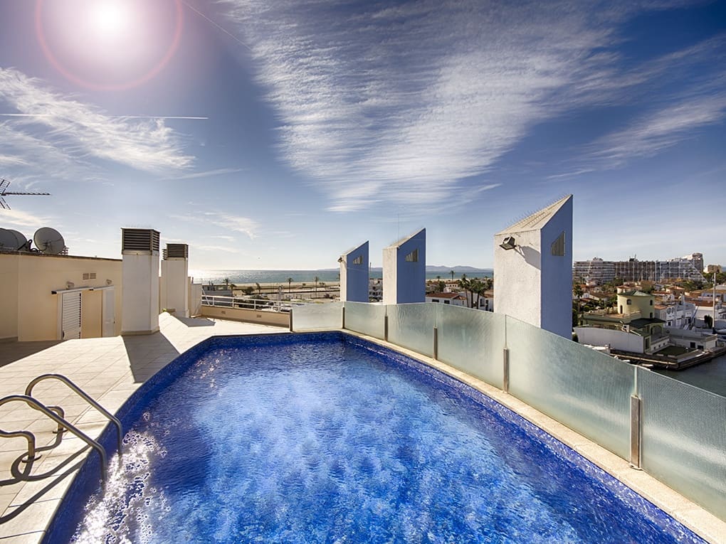 2 chambre Appartement à vendre à Empuriabrava avec piscine - 279 000 € (Ref: 9550307)