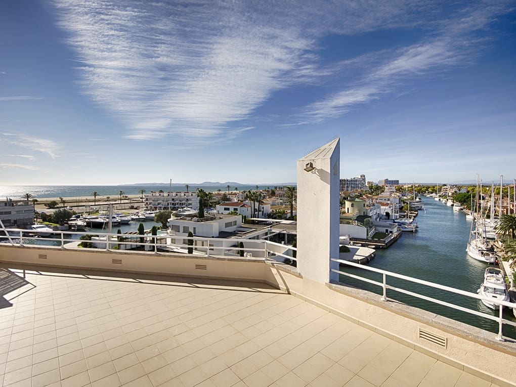 2 chambre Appartement à vendre à Empuriabrava avec piscine - 279 000 € (Ref: 9550307)