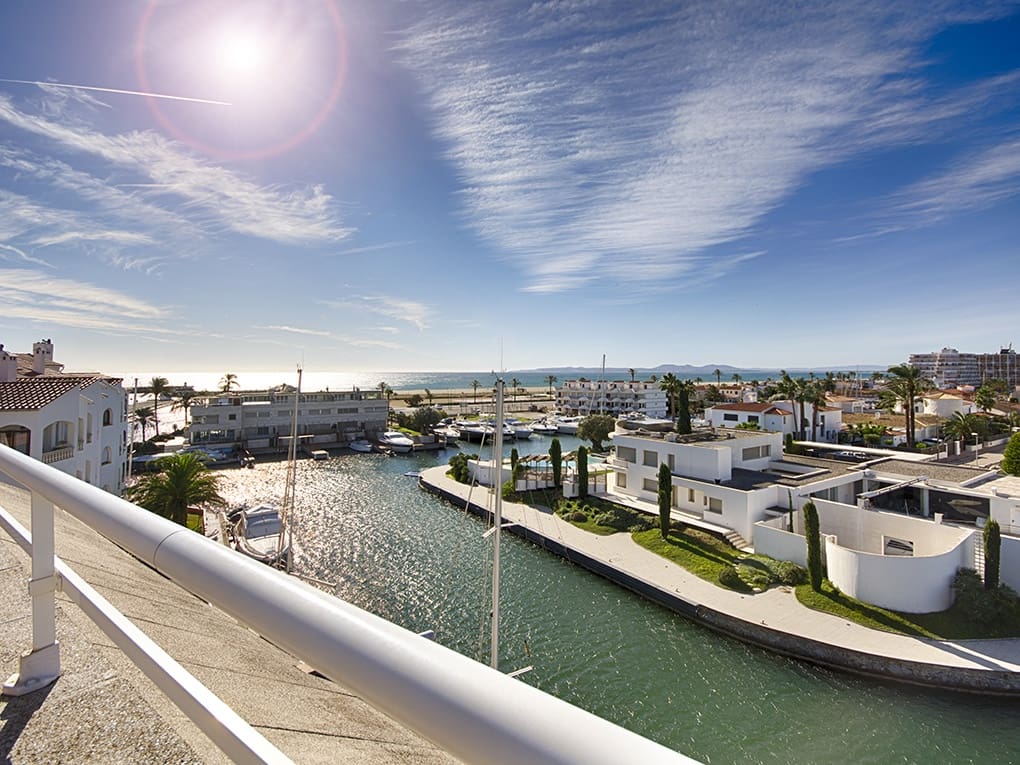 2 chambre Appartement à vendre à Empuriabrava avec piscine - 279 000 € (Ref: 9550307)