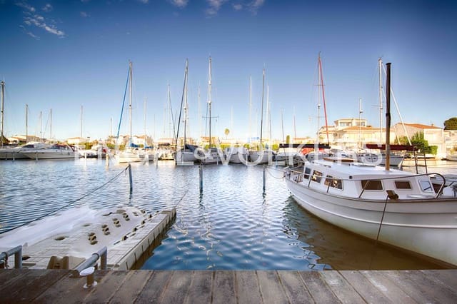 Garasje til salgs i Empuriabrava, Castelló d'Empúries - € 55 000 (Ref: 9552642)