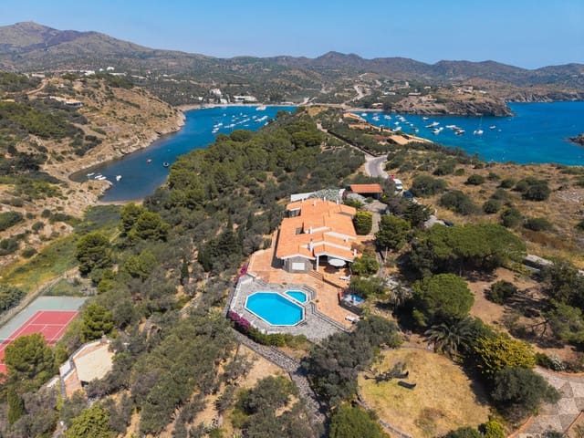 8 soveværelse Villa til salg i Cadaqués med swimmingpool - € 4.800.000 (Ref: 9559500)