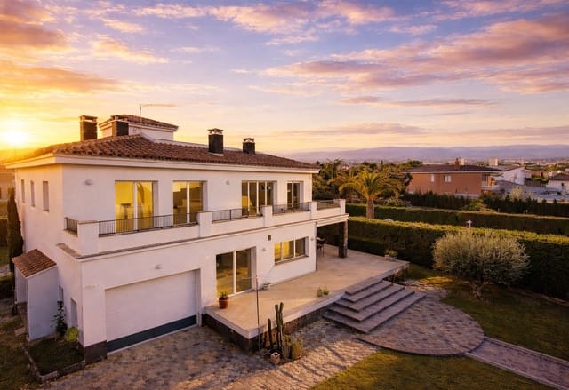 5 Zimmer Villa zu verkaufen in Castelló d'Empúries mit Pool Garage - 850.000 € (Ref: 9585025)