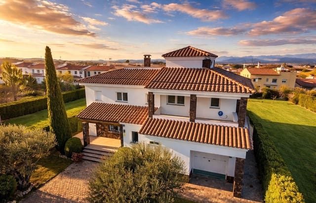 5 Zimmer Villa zu verkaufen in Castelló d'Empúries mit Pool Garage - 850.000 € (Ref: 9585025)