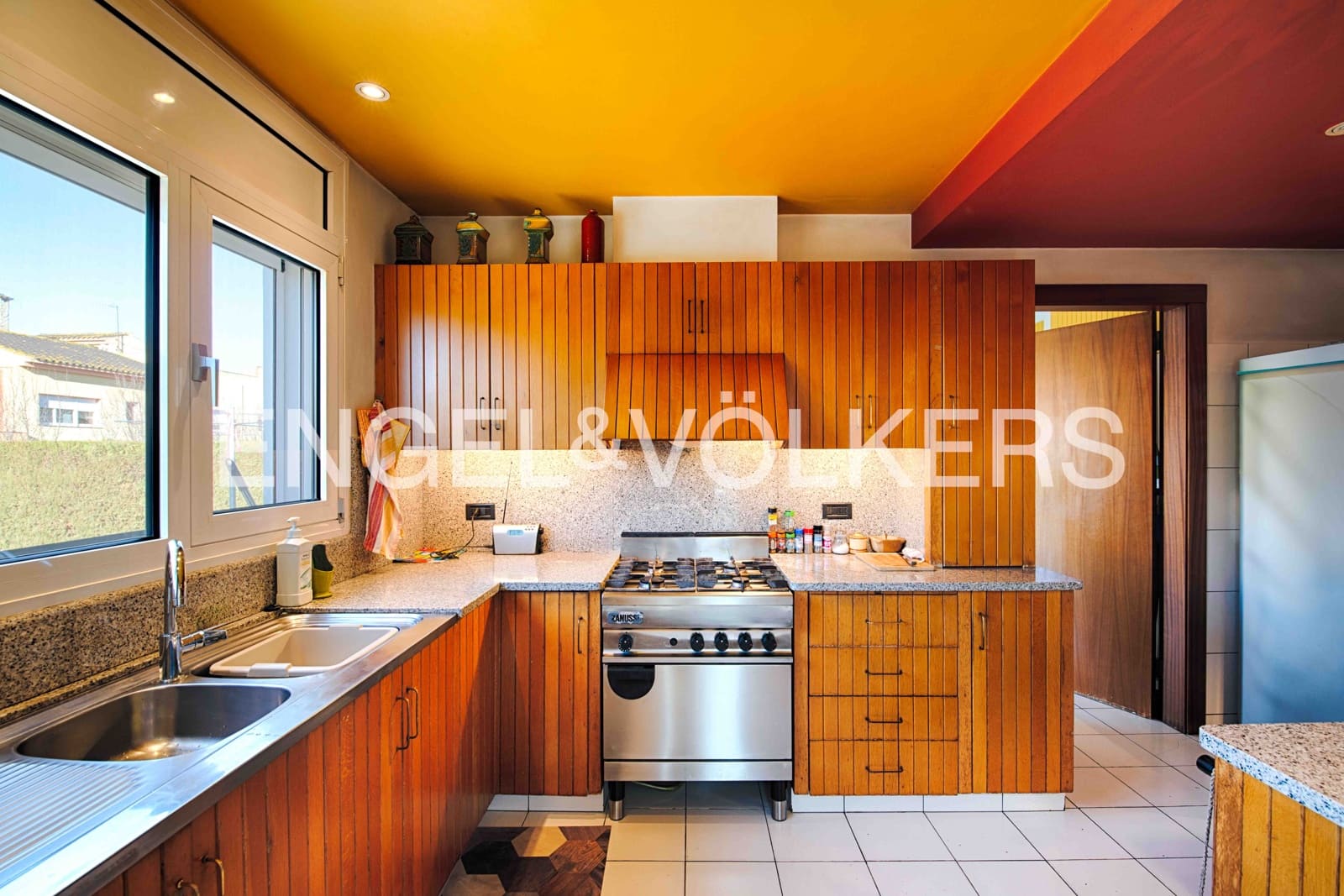 5 bedroom Villa for sale in Castello d'Empuries with pool garage - € 850,000 (Ref: 9585025)