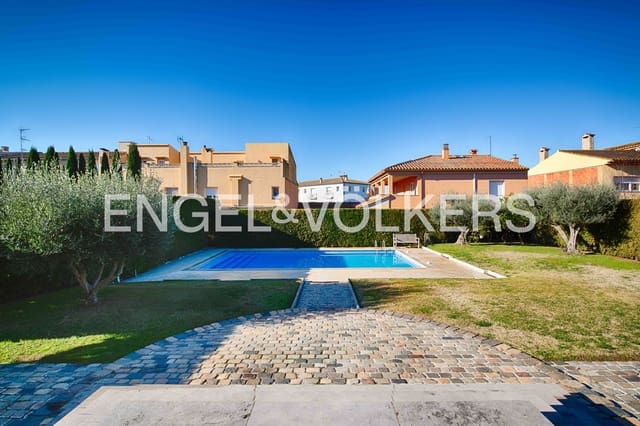 5 Zimmer Villa zu verkaufen in Castelló d'Empúries mit Pool Garage - 850.000 € (Ref: 9585025)