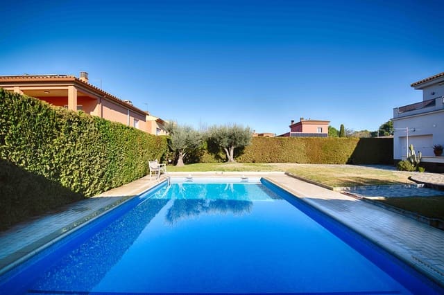 5 makuuhuone Huvila myytävänä paikassa Castelló d'Empúries mukana uima-altaan 
autotalli - 825 000 € (Ref: 9585025)
