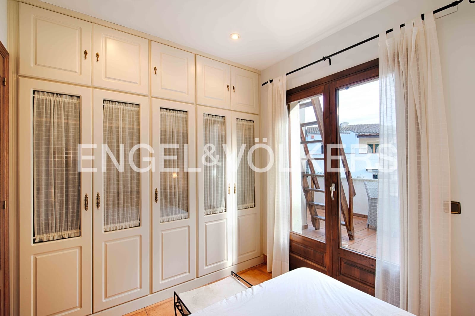 5 bedroom Villa for sale in Llanca with garage - € 790,000 (Ref: 9597159)