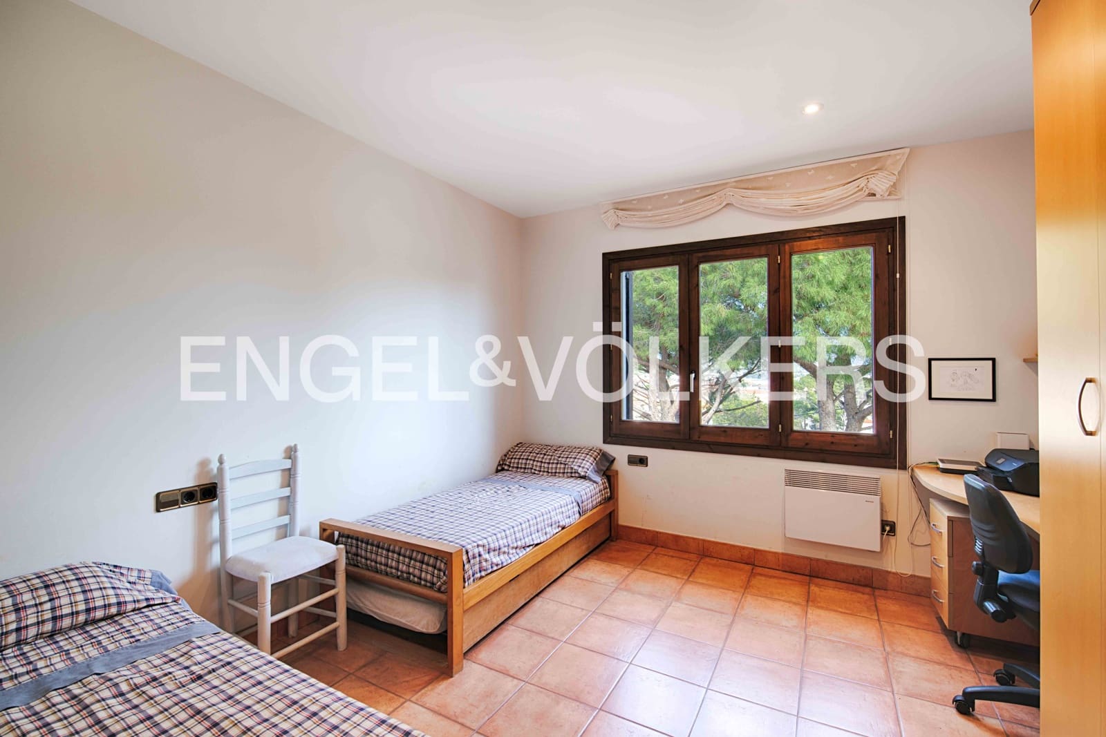 5 bedroom Villa for sale in Llanca with garage - € 790,000 (Ref: 9597159)