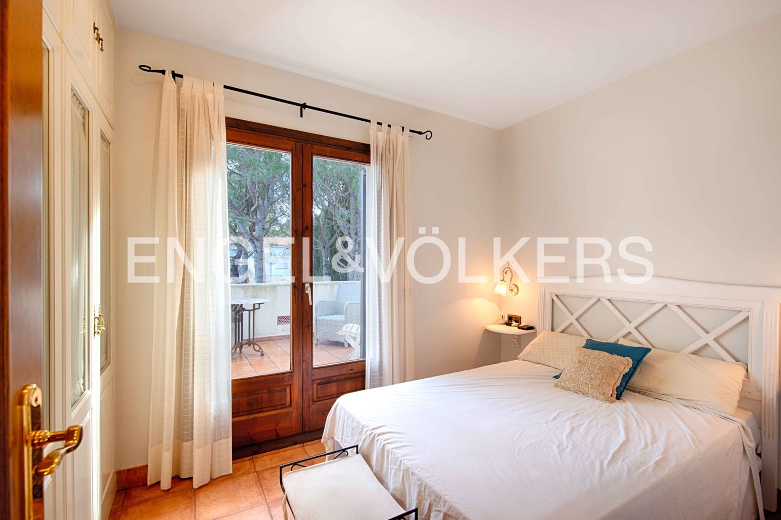 5 bedroom Villa for sale in Llanca with garage - € 790,000 (Ref: 9597159)