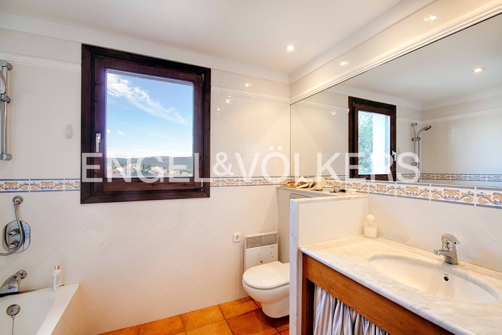 5 bedroom Villa for sale in Llanca with garage - € 790,000 (Ref: 9597159)