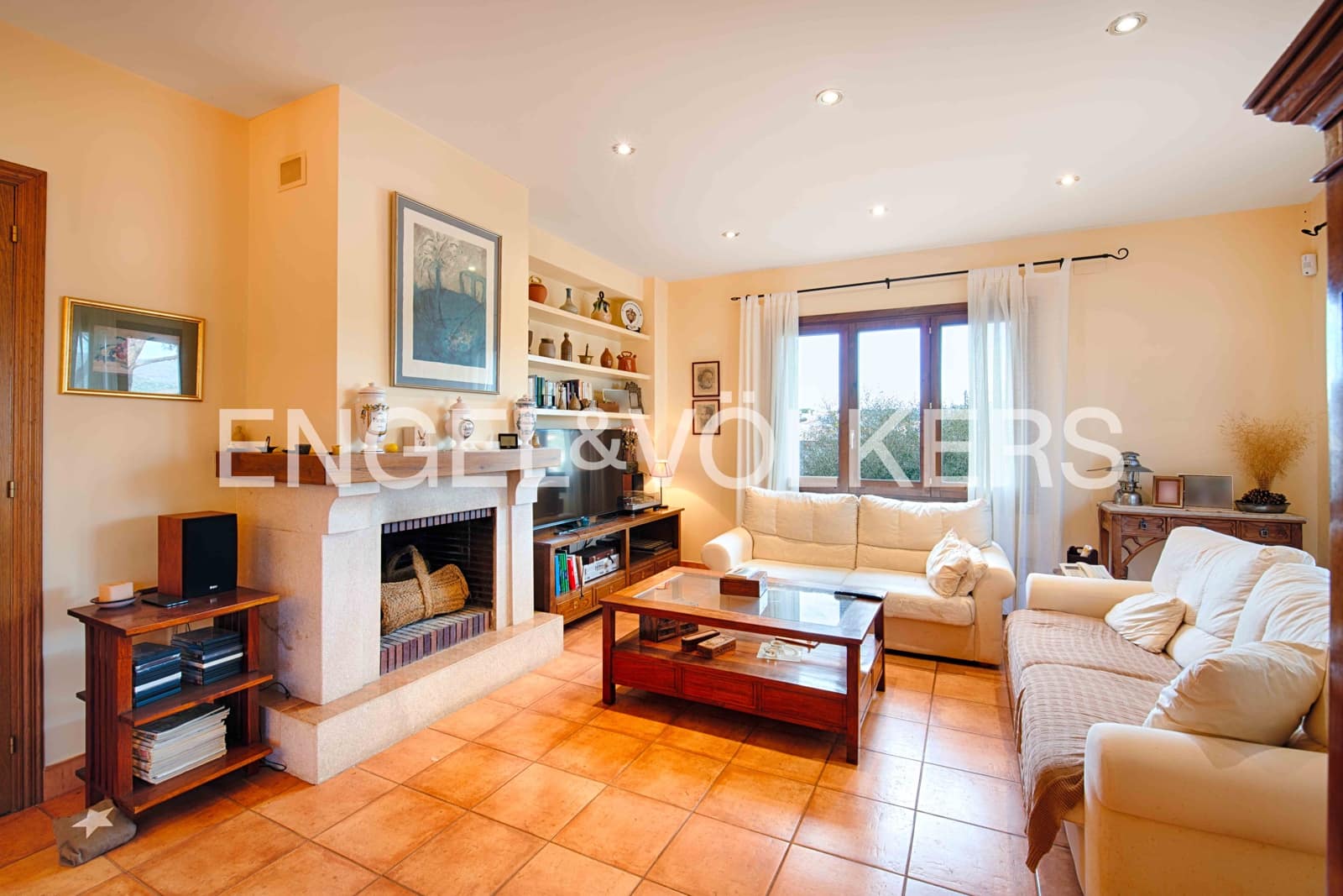 5 bedroom Villa for sale in Llanca with garage - € 790,000 (Ref: 9597159)