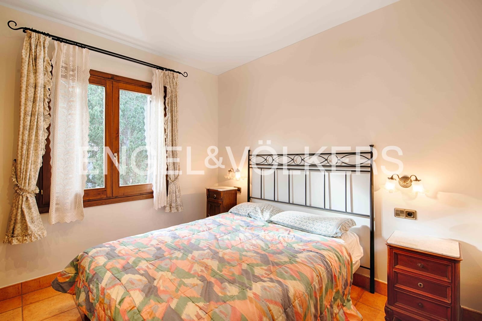 5 bedroom Villa for sale in Llanca with garage - € 790,000 (Ref: 9597159)