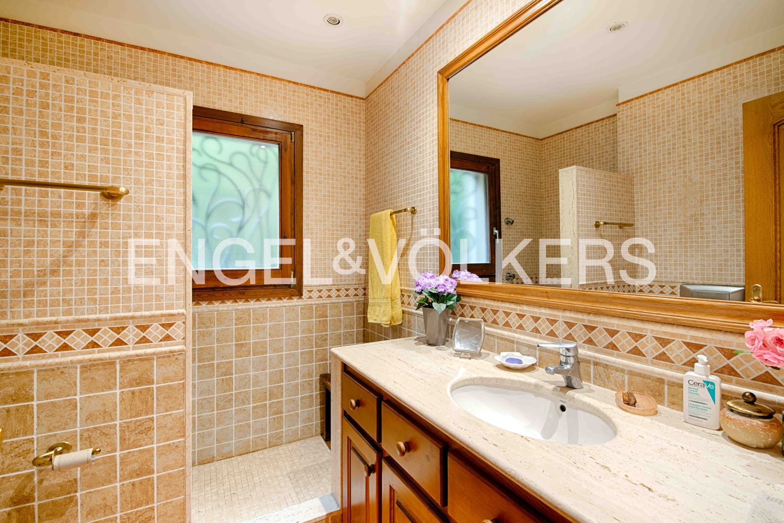 5 bedroom Villa for sale in Llanca with garage - € 790,000 (Ref: 9597159)