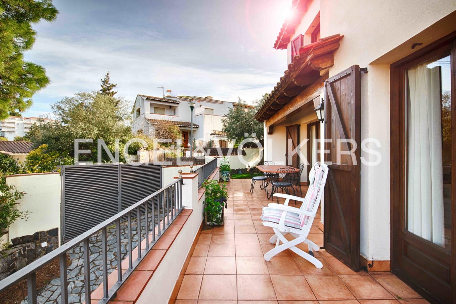 5 bedroom Villa for sale in Llanca with garage - € 770,000 (Ref: 9597159)