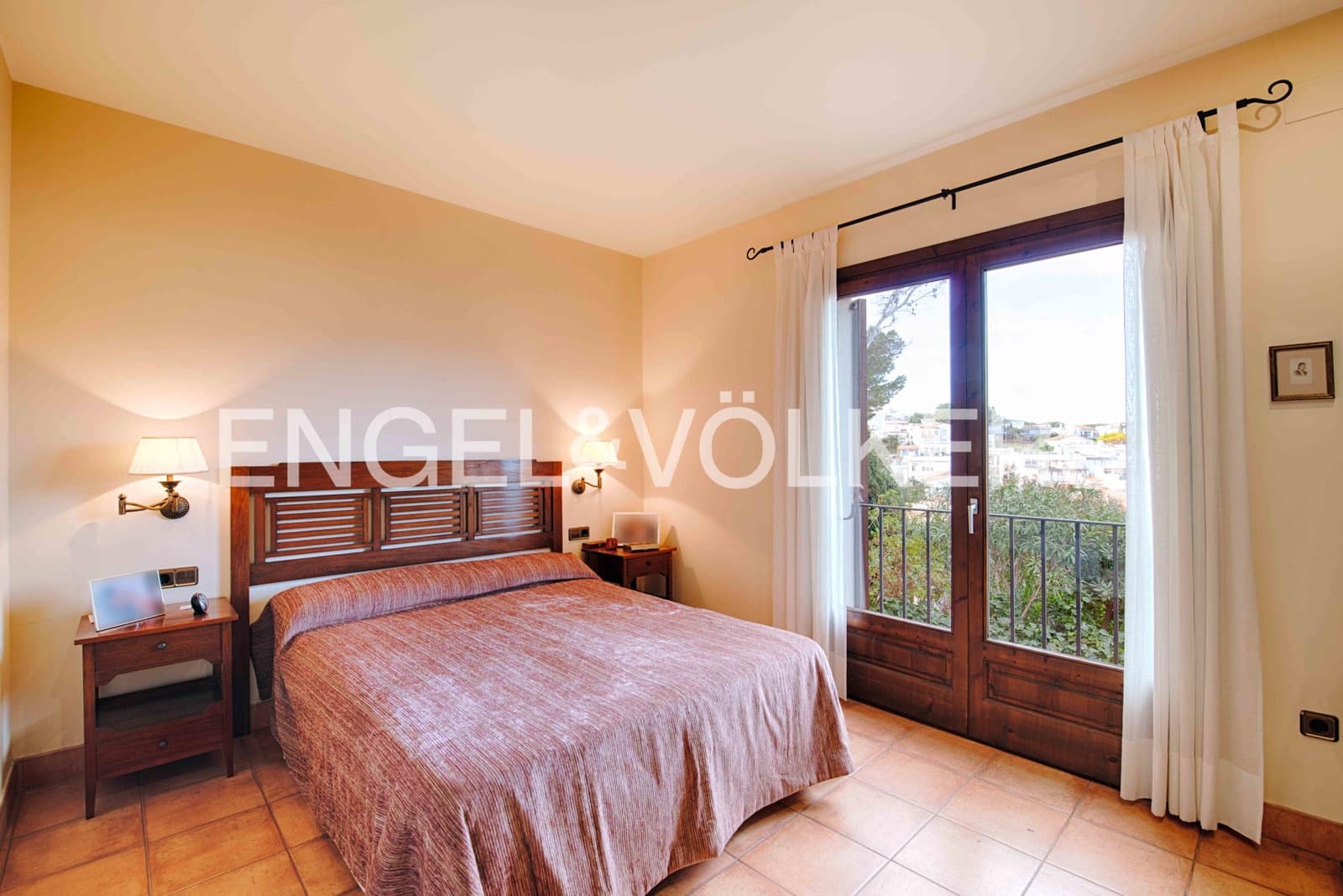 5 bedroom Villa for sale in Llanca with garage - € 770,000 (Ref: 9597159)