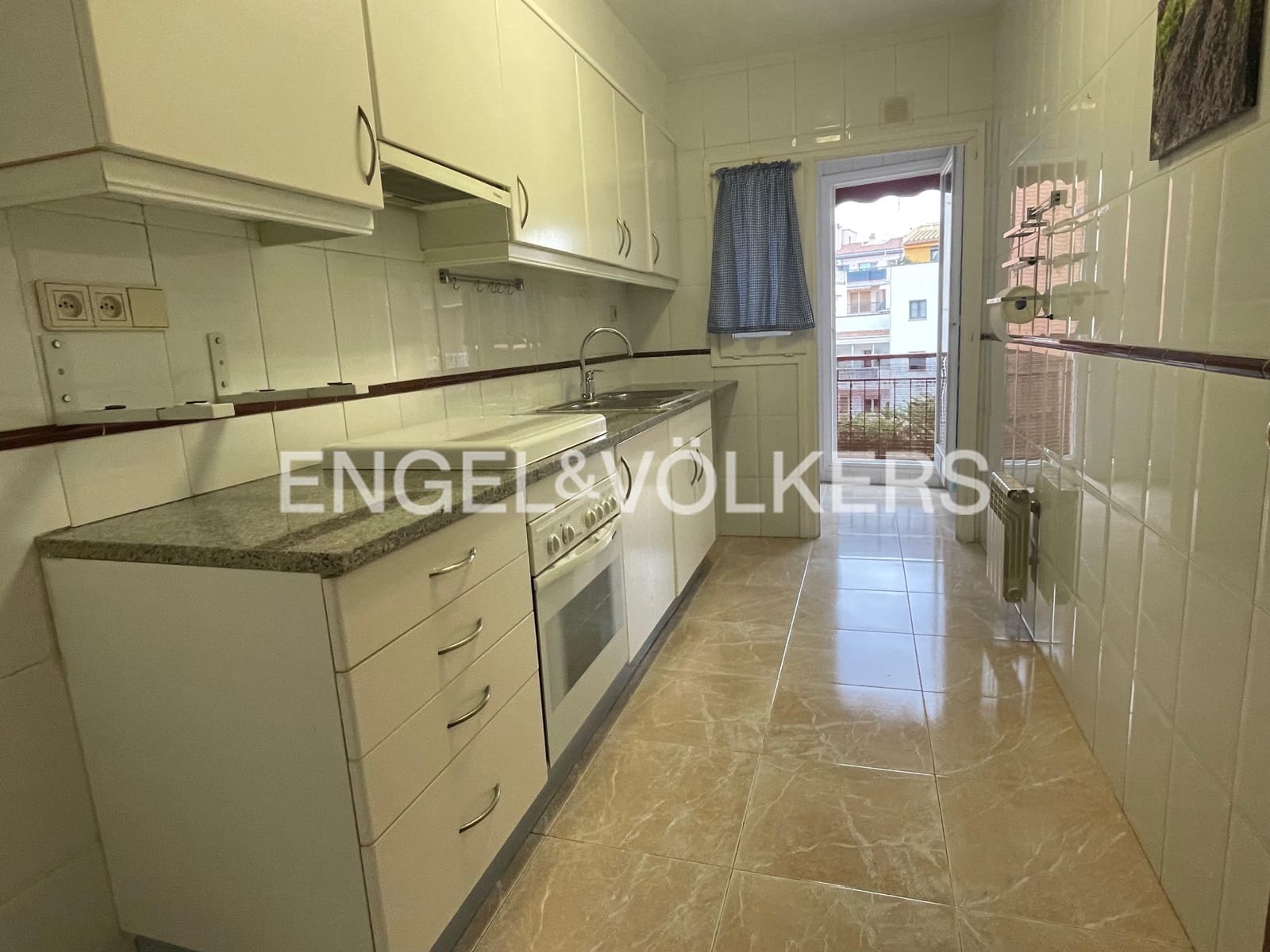 3 bedroom Apartment for sale in Figueres with garage - € 170,000 (Ref: 9611907)