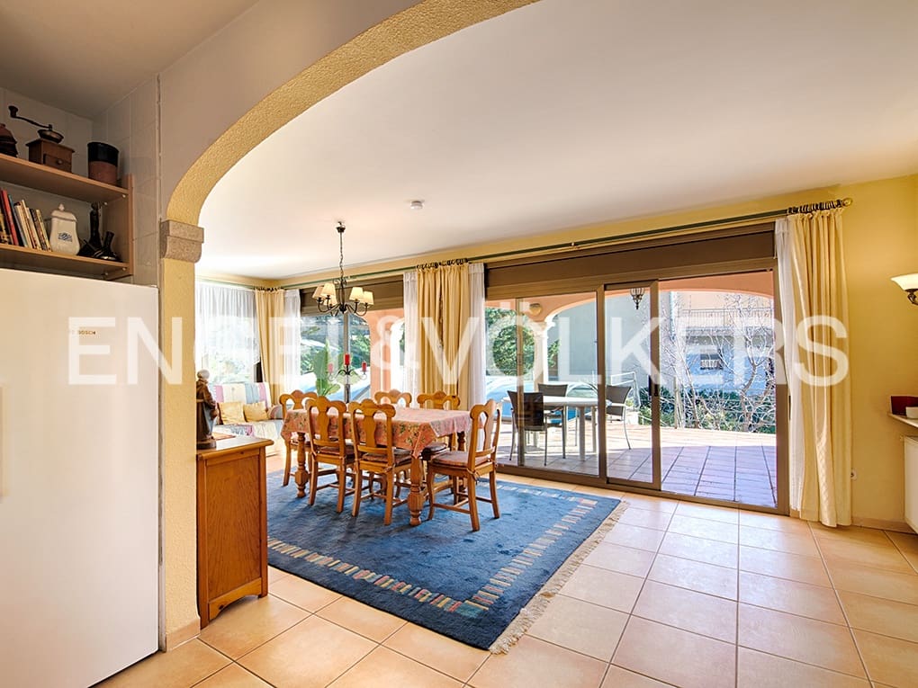 3 bedroom Villa for sale in Palau-saverdera with pool garage - € 590,000 (Ref: 9612046)