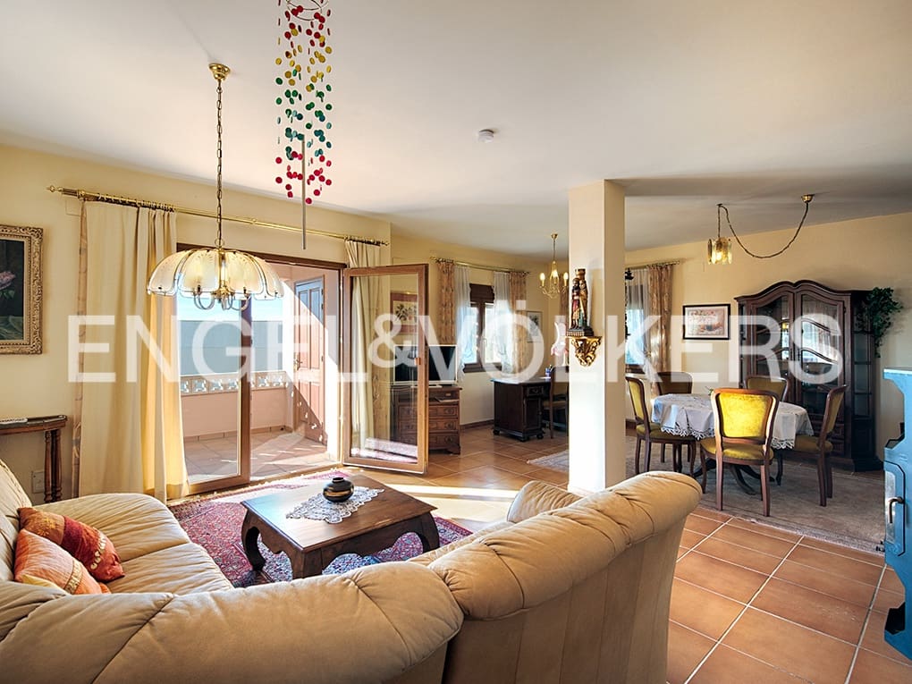 3 bedroom Villa for sale in Palau-saverdera with pool garage - € 590,000 (Ref: 9612046)