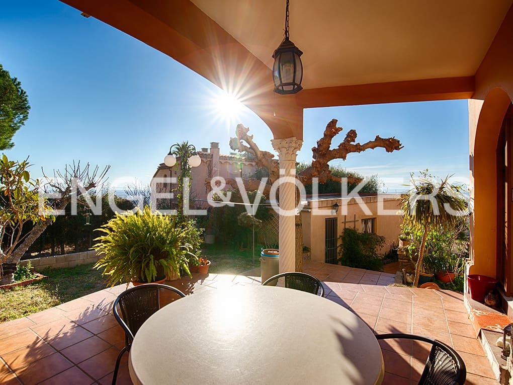 3 bedroom Villa for sale in Palau-saverdera with pool garage - € 590,000 (Ref: 9612046)