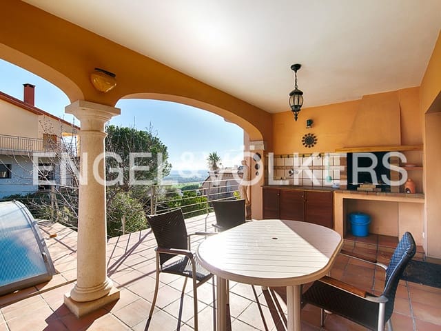 3 makuuhuone Huvila myytävänä paikassa Palau-saverdera mukana uima-altaan 
autotalli - 590 000 € (Ref: 9612046)