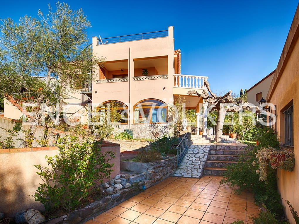 3 bedroom Villa for sale in Palau-saverdera with pool garage - € 590,000 (Ref: 9612046)
