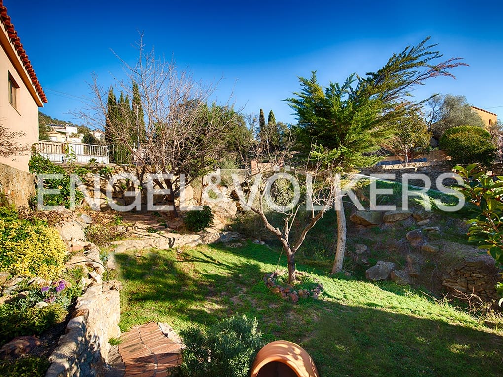 3 bedroom Villa for sale in Palau-saverdera with pool garage - € 590,000 (Ref: 9612046)