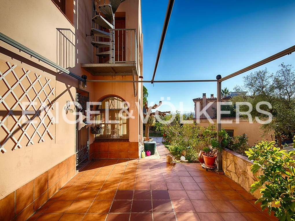 3 bedroom Villa for sale in Palau-saverdera with pool garage - € 590,000 (Ref: 9612046)