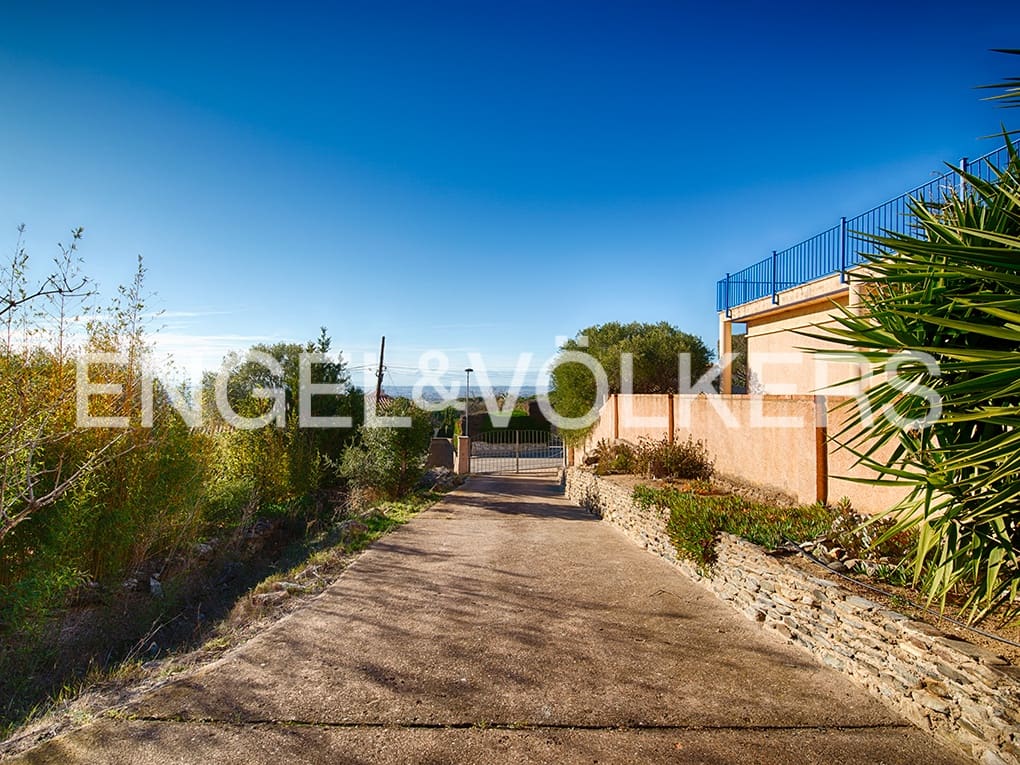3 bedroom Villa for sale in Palau-saverdera with pool garage - € 590,000 (Ref: 9612046)