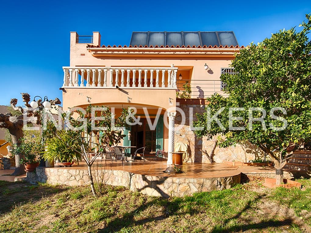 3 bedroom Villa for sale in Palau-saverdera with pool garage - € 590,000 (Ref: 9612046)