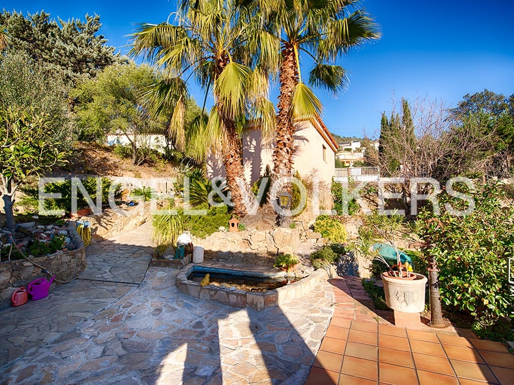 3 bedroom Villa for sale in Palau-saverdera with pool garage - € 590,000 (Ref: 9612046)