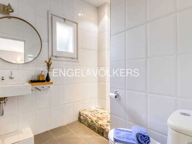 Chalet de 4 habitaciones en Fortià en venta con piscina garaje - 490.000 € (Ref: 9618116)