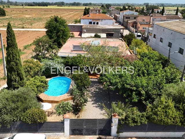 Chalet de 4 habitaciones en Fortià en venta con piscina garaje - 490.000 € (Ref: 9618116)