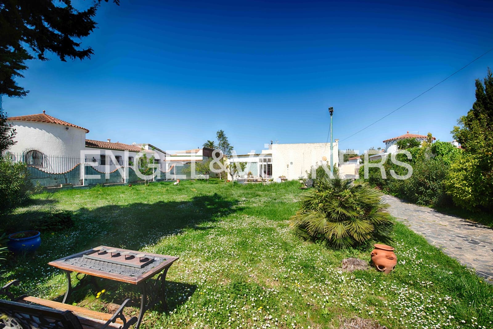 Grunde uden byggetilladelser til salg i Empuriabrava - € 650.000 (Ref: 9622990)