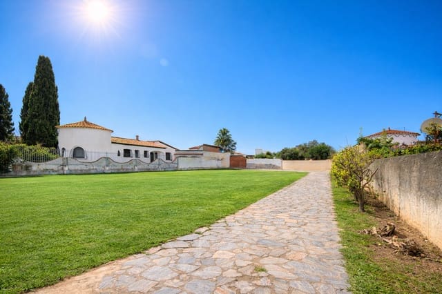 Undeveloped Land for sale in Empuriabrava, Castelló d'Empúries - € 650,000 (Ref: 9622990)