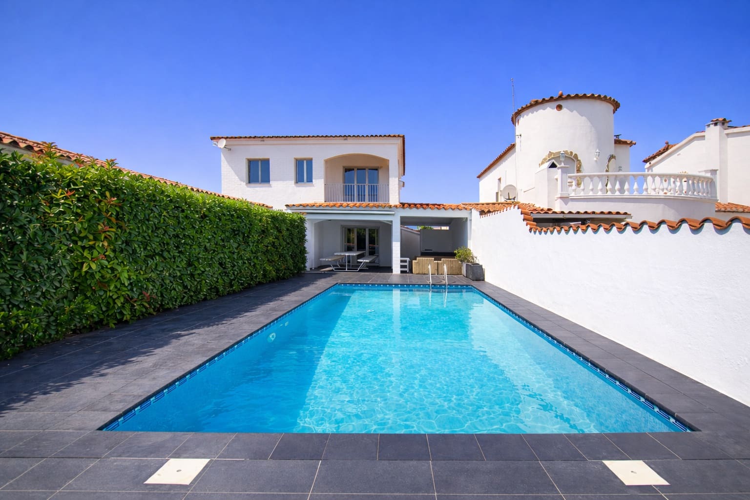 7 bedroom Villa for sale in Empuriabrava with pool garage - € 770,000 (Ref: 9650868)