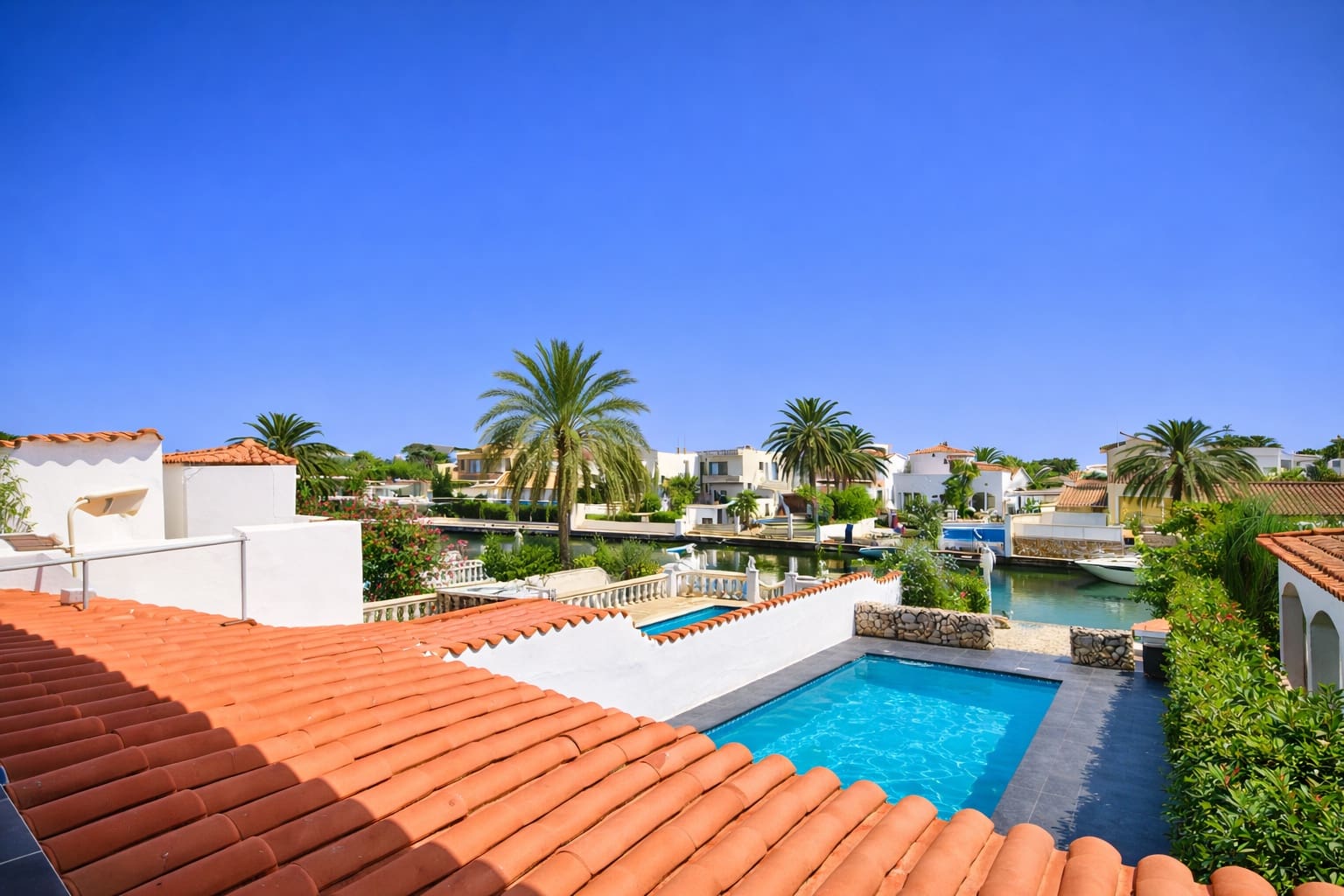 7 bedroom Villa for sale in Empuriabrava with pool garage - € 770,000 (Ref: 9650868)