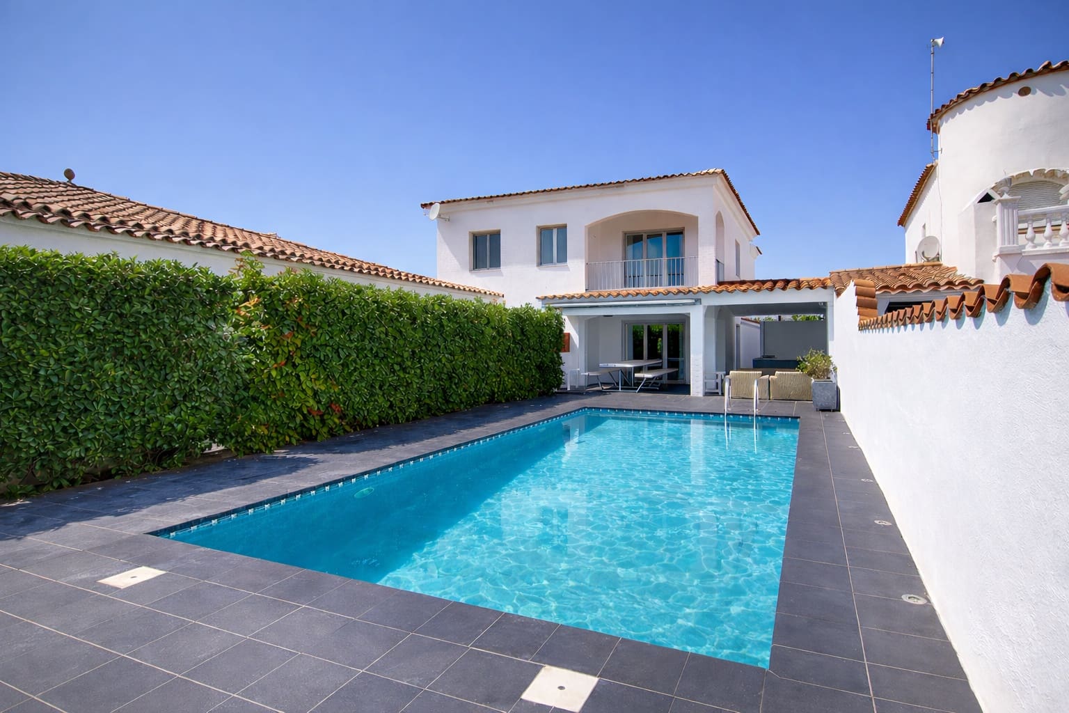 7 bedroom Villa for sale in Empuriabrava with pool garage - € 770,000 (Ref: 9650868)