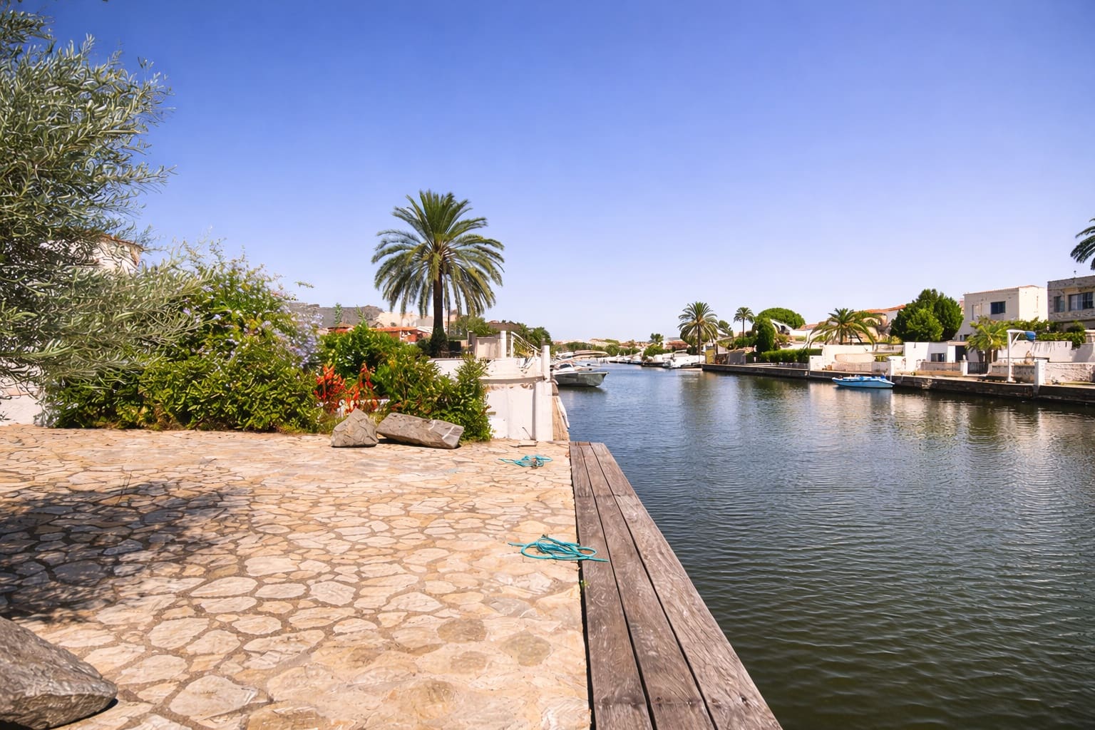 7 bedroom Villa for sale in Empuriabrava with pool garage - € 770,000 (Ref: 9650868)