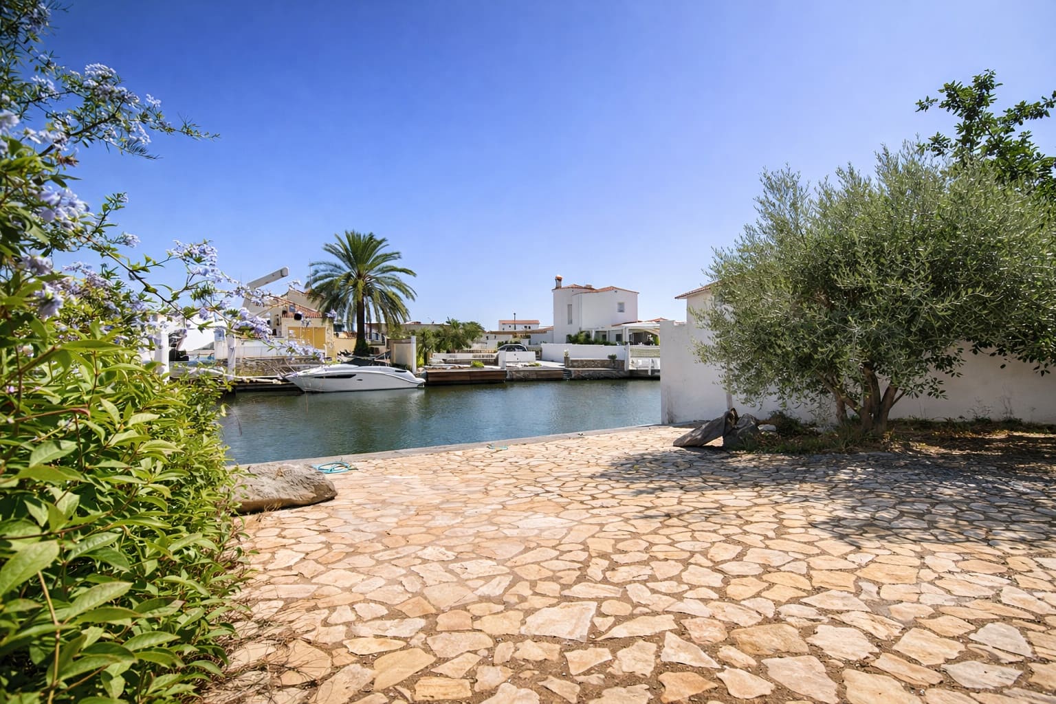 7 bedroom Villa for sale in Empuriabrava with pool garage - € 770,000 (Ref: 9650868)