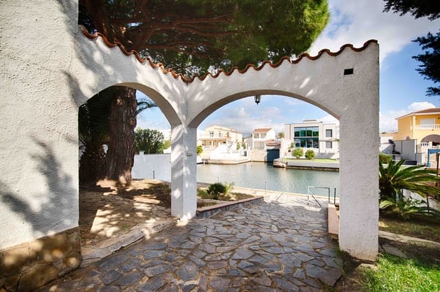 3 slaapkamer Villa te koop in Empuriabrava, Castelló d'Empúries - € 680.000 (Ref: 9654218)