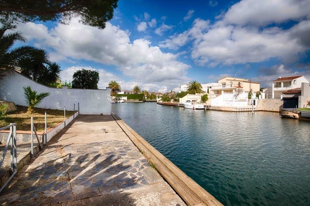 3 slaapkamer Villa te koop in Empuriabrava, Castelló d'Empúries - € 680.000 (Ref: 9654218)