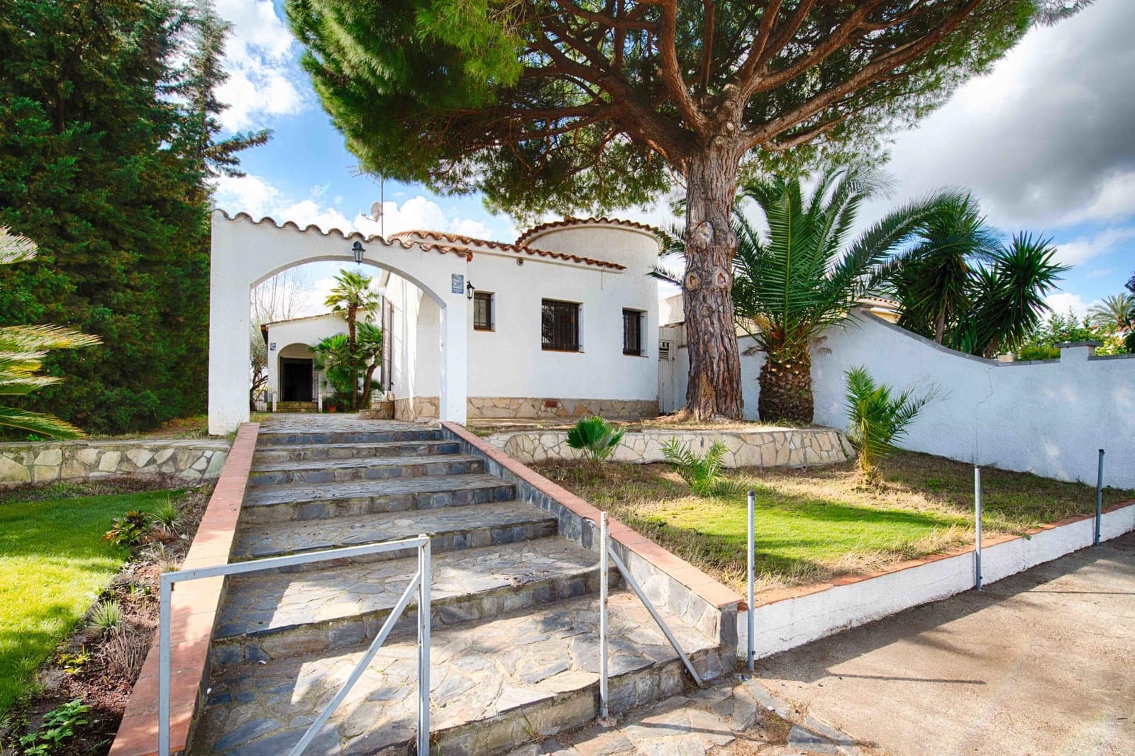 3 makuuhuone Huvila myytävänä paikassa Empuriabrava - 680 000 € (Ref: 9654218)