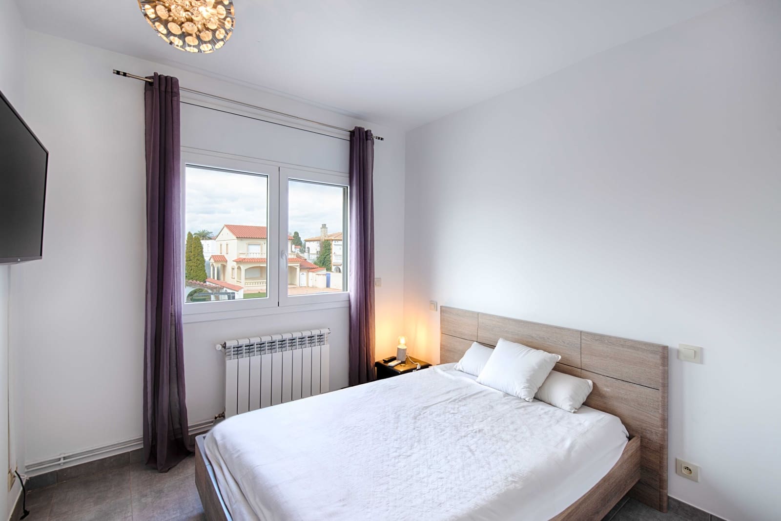 4 bedroom Villa for sale in Empuriabrava with pool garage - € 1,000,000 (Ref: 9657906)